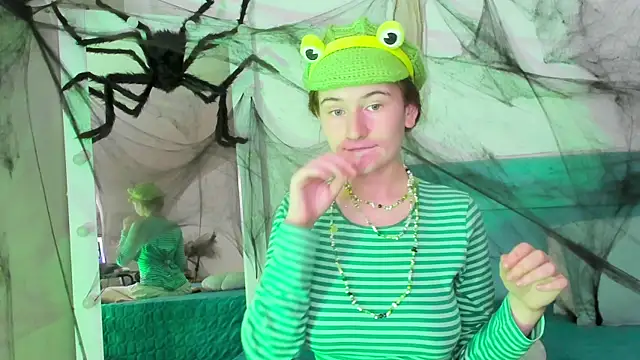 L1ittle kitty  online show from October 26, 2025, 6:30 am