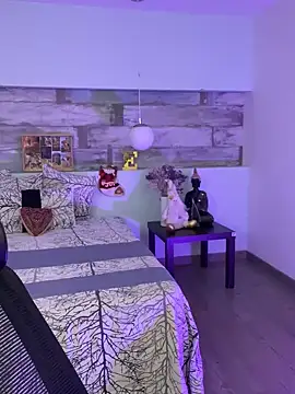 Alisha-Bond online show from December 8, 2024, 11:08 pm