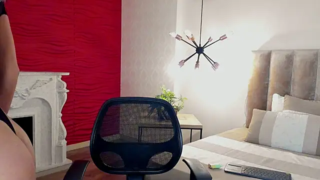 Alisha-Bond online show from December 3, 2025, 8:29 pm