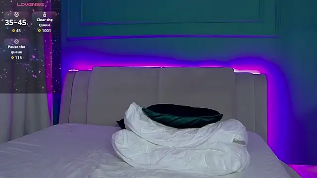 AllisonSky online show from April 14, 2026, 3:23 am