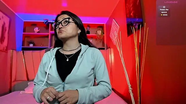 Lucy Williiams online show from November 12, 2025, 12:05 pm