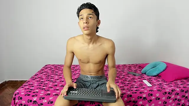 Snapshot of evanscollins chatting on January 11, 2025, 12:01 am evanscollins online show from January 11, 2025, 12:01 am