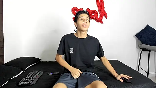 Snapshot of evanscollins chatting on October 18, 2025, 8:09 pm evanscollins online show from October 18, 2025, 8:09 pm