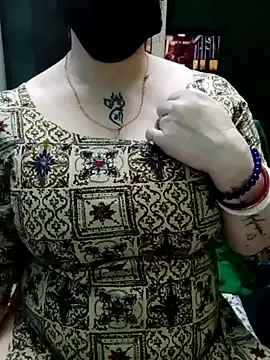 Snapshot of Raja_Ranii chatting on January 9, 2025, 2:40 pm Raja Ranii online show from January 9, 2025, 2:40 pm