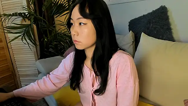 Snapshot of Inari_Okami_ chatting on December 18, 2024, 5:15 am Inari Okami  online show from December 18, 2024, 5:15 am