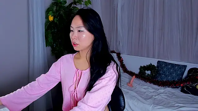 Snapshot of Inari_Okami_ chatting on December 25, 2024, 7:13 pm Inari Okami  online show from December 25, 2024, 7:13 pm