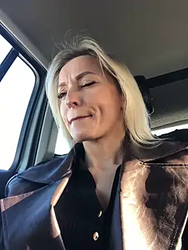 Diamond Bunny  online show from November 1, 2025, 11:34 am