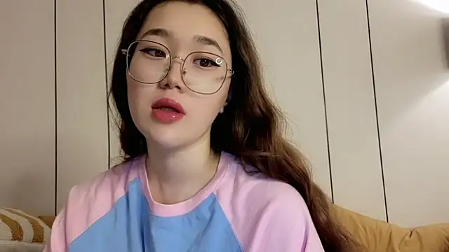 Jennatyan online show from June 6, 2026, 3:22 am