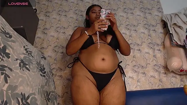 LaCrespaHerrera online show from October 10, 2025, 11:15 pm