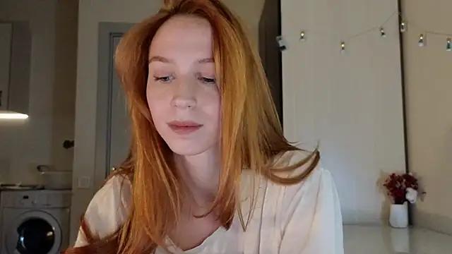 Snapshot of Mary_Av chatting on October 22, 2025, 8:52 pm Mary Av online show from October 22, 2025, 8:52 pm