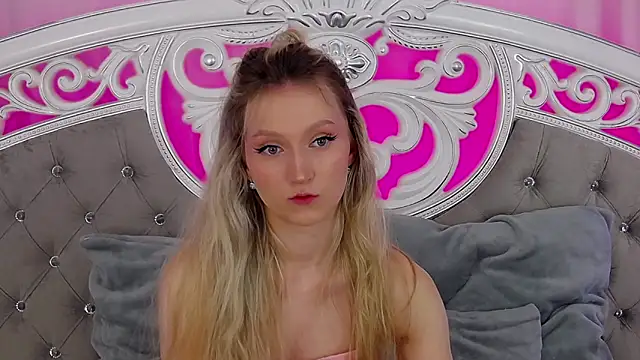 MiaNixan online show from November 30, 2025, 5:22 am