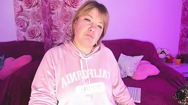 CurlyDreams online show from February 19, 2026, 6:42 am