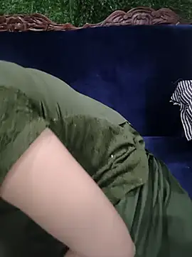 kaveerpooja947 online show from April 2, 2026, 4:59 pm