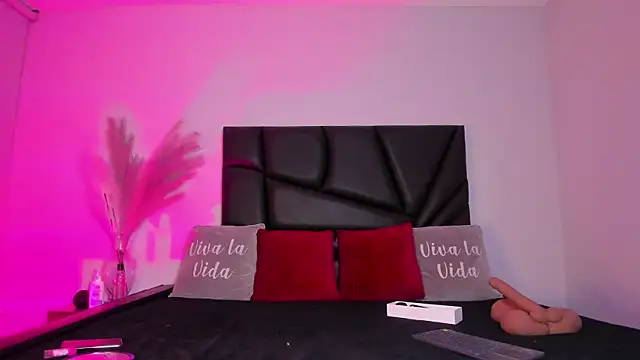 Tiffany sander online show from September 9, 2025, 4:12 am