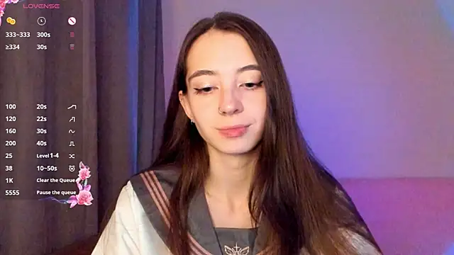 EvaBradley online show from October 31, 2025, 6:42 pm