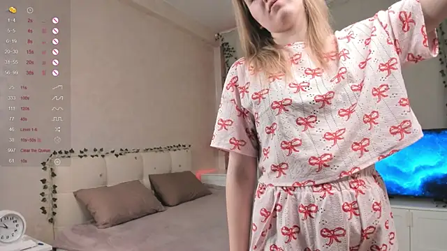 Snapshot of RexanneBlincoe chatting on December 15, 2024, 1:13 am RexanneBlincoe online show from December 15, 2024, 1:13 am