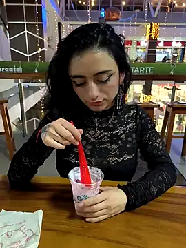 Lila Desiree online show from January 3, 2025, 12:22 am