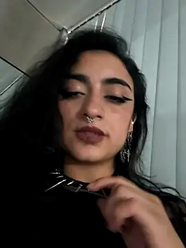 Lila Desiree online show from December 15, 2025, 5:28 pm