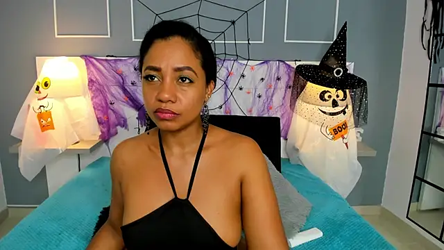 Kamila-Kane online show from October 28, 2025, 8:00 pm