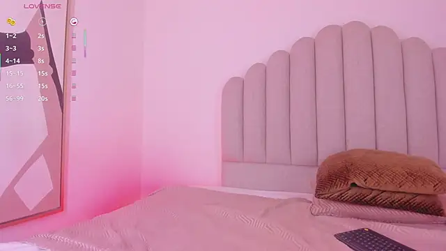 Snapshot of Nikki_Angel_ chatting on November 8, 2025, 7:23 pm Nikki Angel online show from November 8, 2025, 7:23 pm