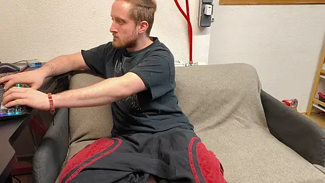 Snapshot of DrownMentallyyy chatting on February 18, 2025, 9:53 pm DrownMentallyyy online show from February 18, 2025, 9:53 pm