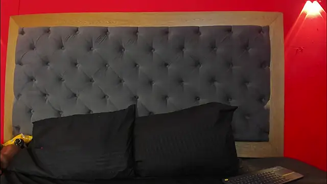 YayaHilton online show from October 5, 2025, 5:17 am