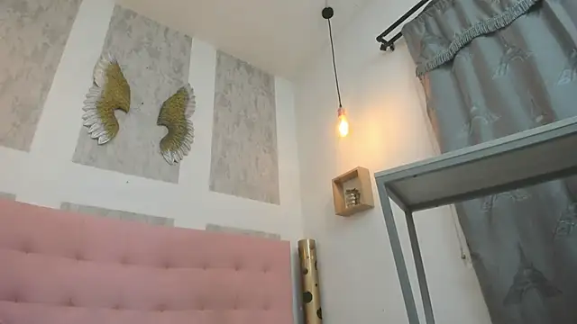 zhamira 21 online show from December 4, 2025, 8:06 pm