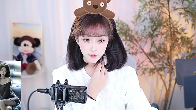 Arwyn-rr online show from December 9, 2024, 12:19 pm