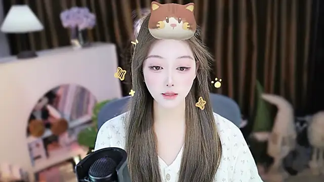 Arwyn-rr online show from March 18, 2026, 1:58 pm