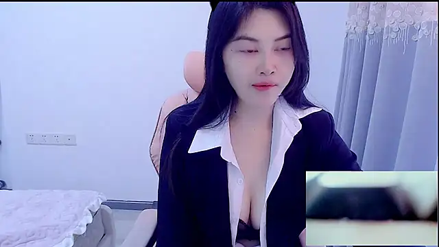 Little-sweet online show from December 3, 2025, 1:02 am