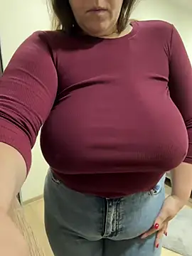 Snapshot of Your_Hot_Sister01 chatting on January 19, 2025, 11:34 am Your Hot Sister01 online show from January 19, 2025, 11:34 am