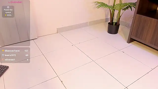 lupeebony online show from February 27, 2025, 10:42 pm