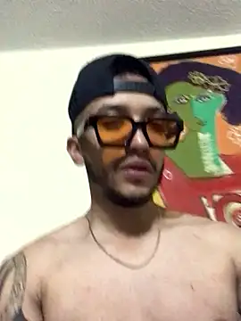 kmilo2405 online show from January 17, 2026, 6:29 am