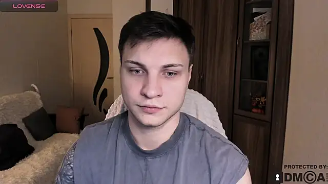 handsome guy01 online show from November 17, 2025, 8:25 pm