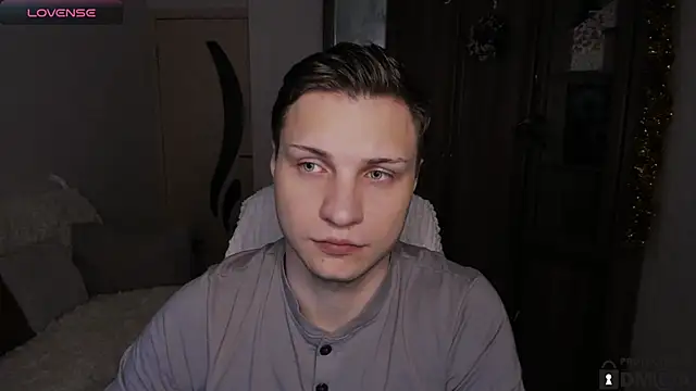 handsome guy01 online show from December 21, 2025, 7:43 pm