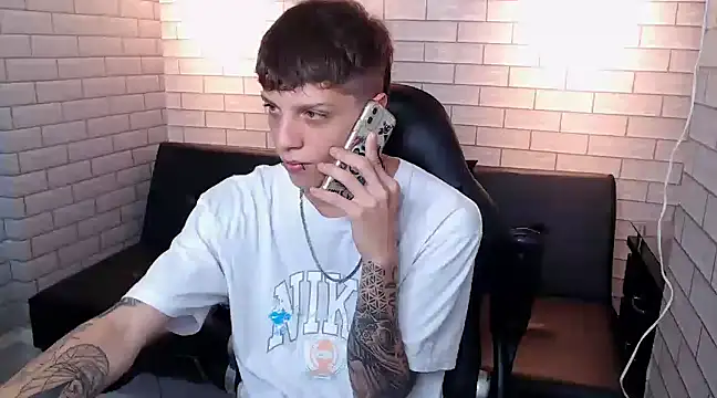 Snapshot of Adam_hard_ chatting on January 9, 2025, 8:22 pm Adam hard  online show from January 9, 2025, 8:22 pm