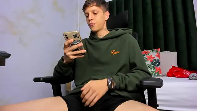 Snapshot of Adam_hard_ chatting on March 5, 2025, 11:49 pm Adam hard  online show from March 5, 2025, 11:49 pm