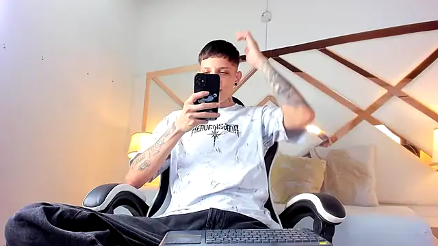 Snapshot of Adam_hard_ chatting on September 26, 2025, 8:35 pm Adam hard  online show from September 26, 2025, 8:35 pm