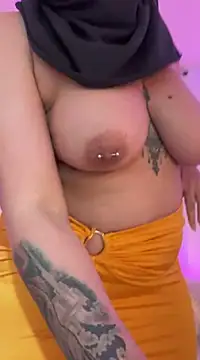 Aligoldbottom online show from March 18, 2025, 9:21 pm