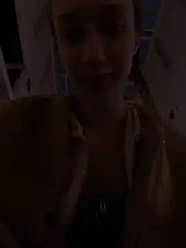 Lia  Love online show from December 21, 2025, 1:07 pm