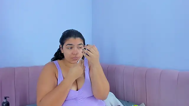 Tiffanymiller00 online show from December 14, 2024, 1:59 pm