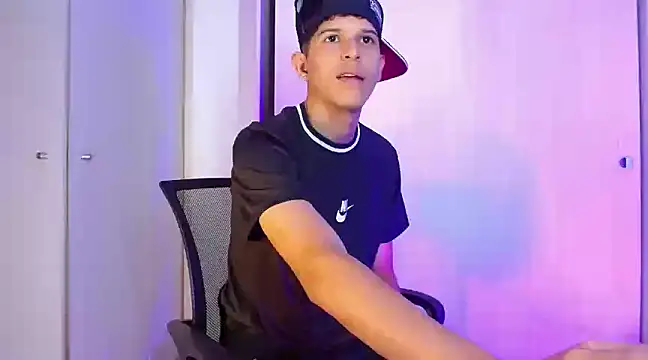 Snapshot of LiamGadiell chatting on December 14, 2024, 1:50 am LiamGadiell online show from December 14, 2024, 1:50 am