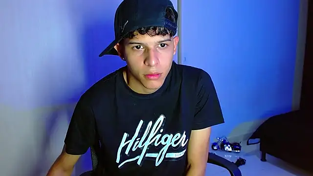 Snapshot of LiamGadiell chatting on March 9, 2025, 3:54 am LiamGadiell online show from March 9, 2025, 3:54 am