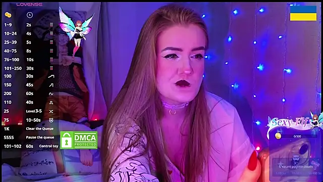 RedVelveten online show from March 6, 2025, 9:20 pm