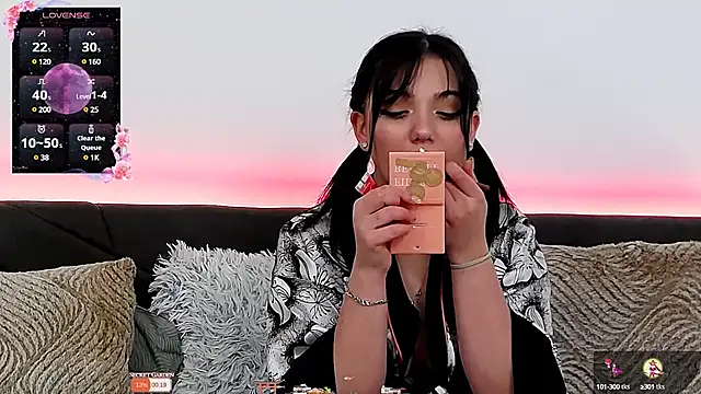 AveryWillow online show from February 12, 2025, 8:40 pm