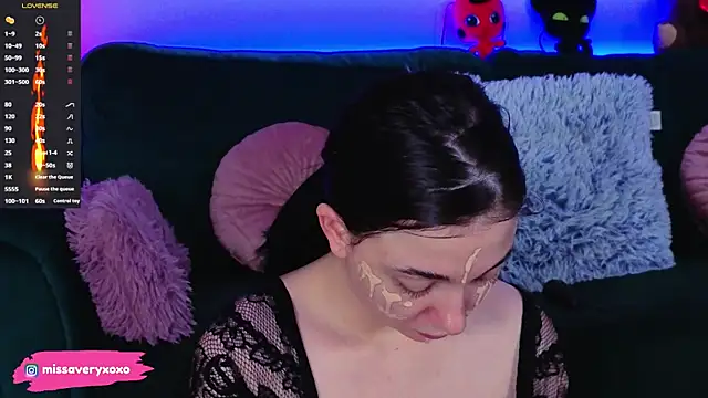 AveryWillow online show from April 3, 2026, 11:03 pm