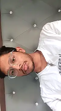 Snapshot of skinnyyyyyyyyy chatting on January 19, 2025, 7:04 am skinnyyyyyyyyy online show from January 19, 2025, 7:04 am