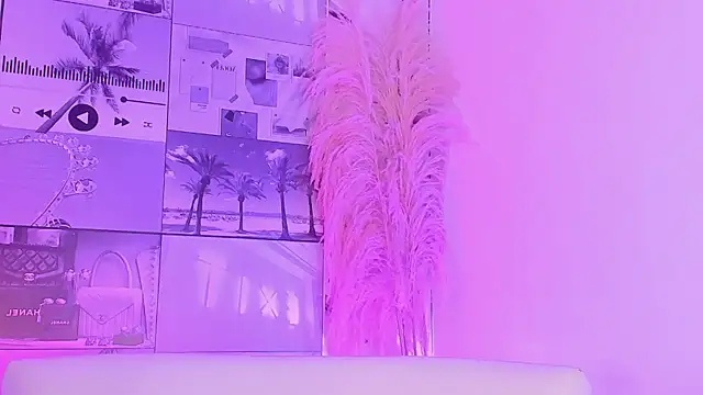 MiaCavallii  online show from November 2, 2025, 4:04 am