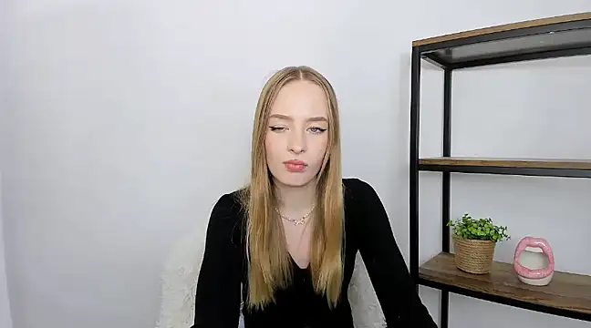 Snapshot of LilaGold chatting on December 3, 2024, 6:49 pm LilaGold online show from December 3, 2024, 6:49 pm