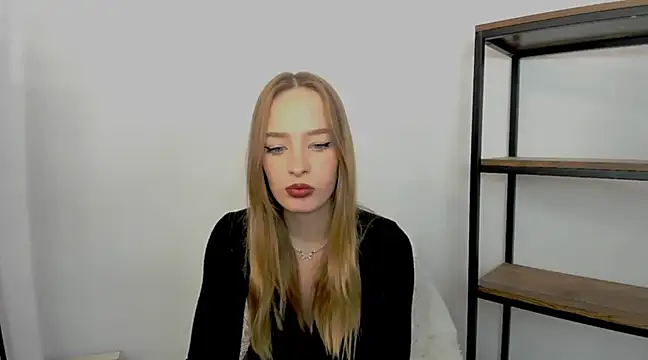 Snapshot of LilaGold chatting on December 5, 2024, 6:44 pm LilaGold online show from December 5, 2024, 6:44 pm